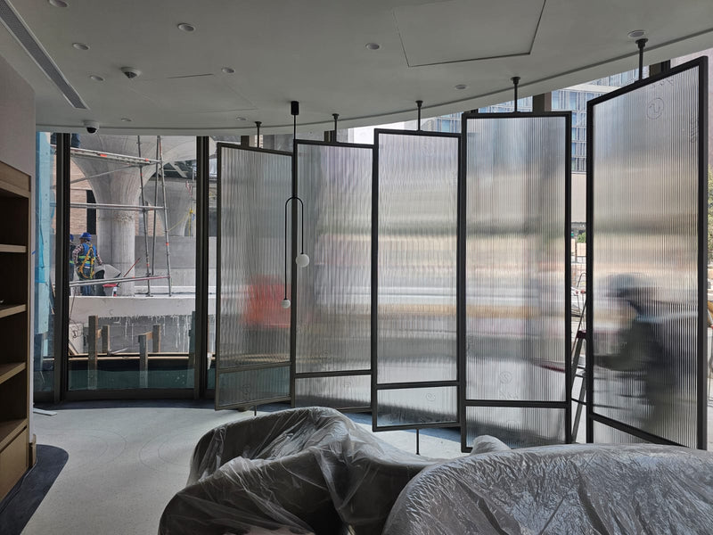 Pivoting Fluted Glass Screen