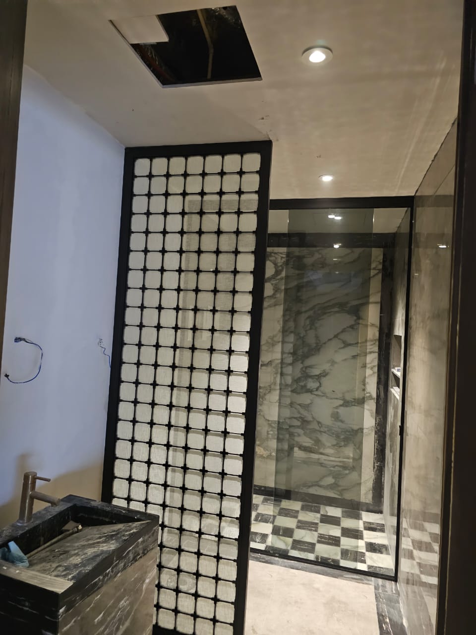 Fabric-Laminated Glass Lattice Divider